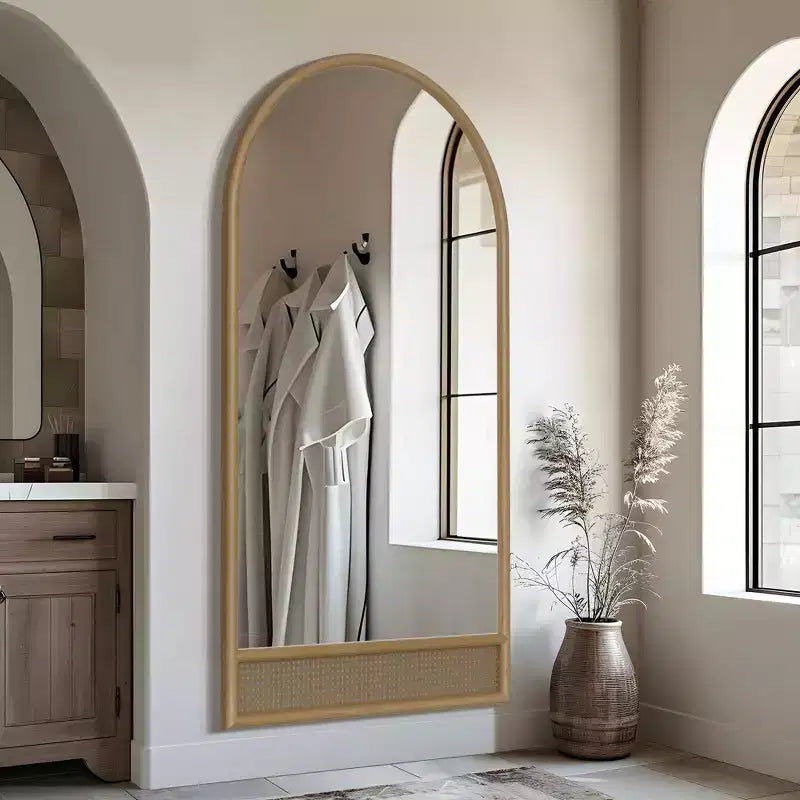 Specchio a figura intera 71x37 in rattan con cornice in legno massello ad arco e specchio HD, con cornice in legno arrotondata e ispessita per camera da letto, ingresso, soggiorno, guardaroba