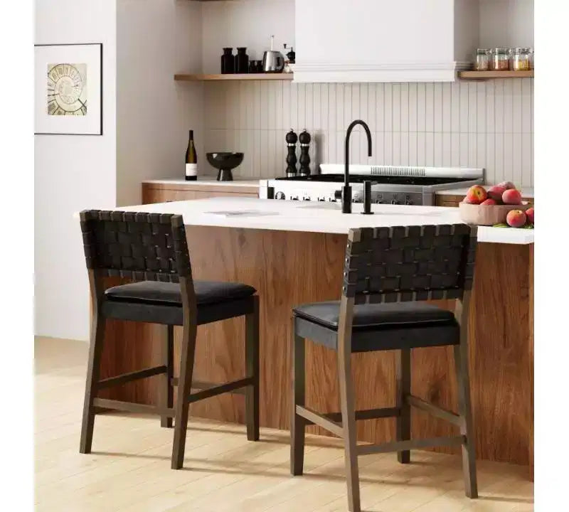 Sgabello da bar ad altezza bancone in similpelle